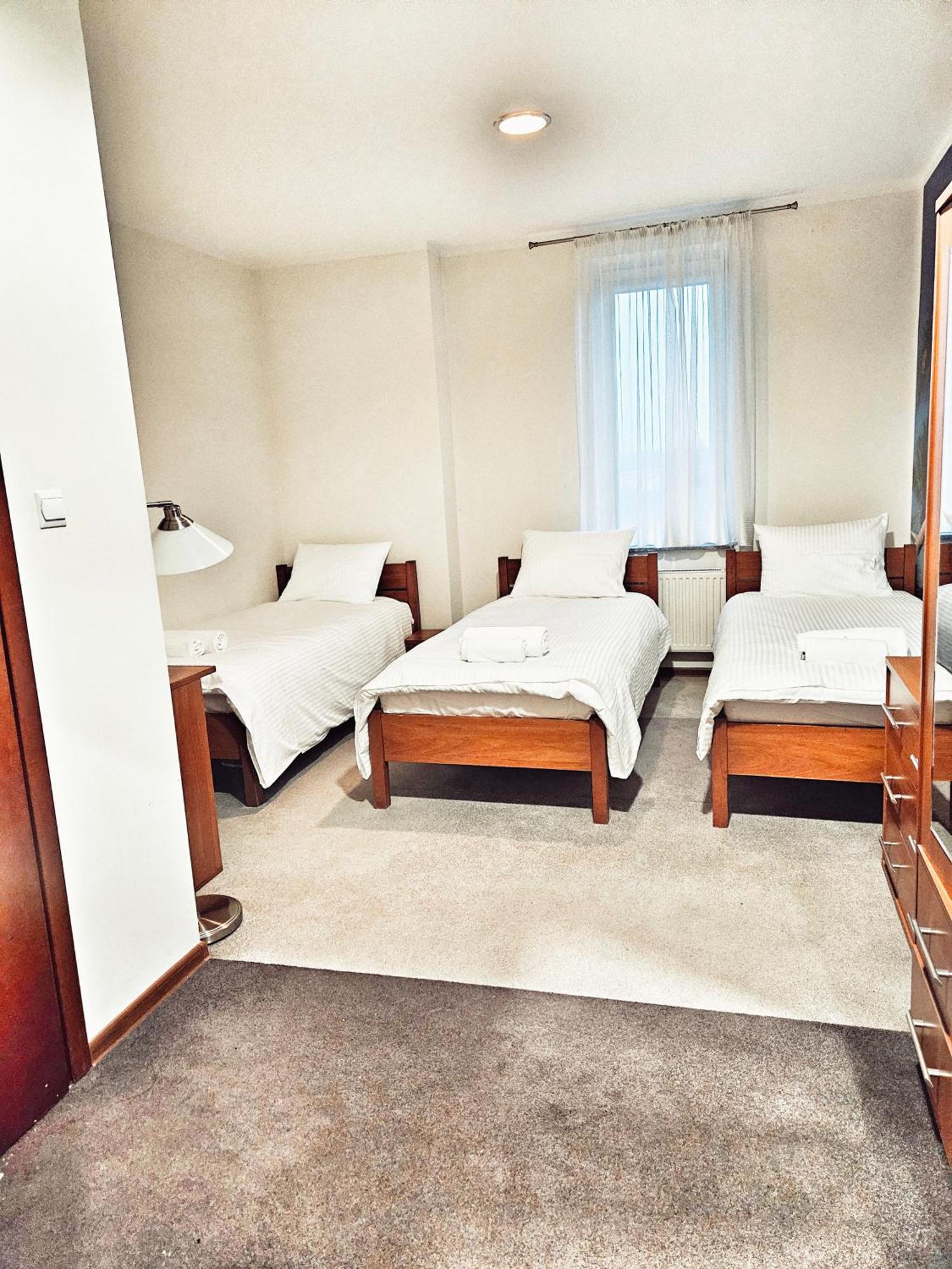 Hotel I Restauracja W Luboniu Eksteriør billede