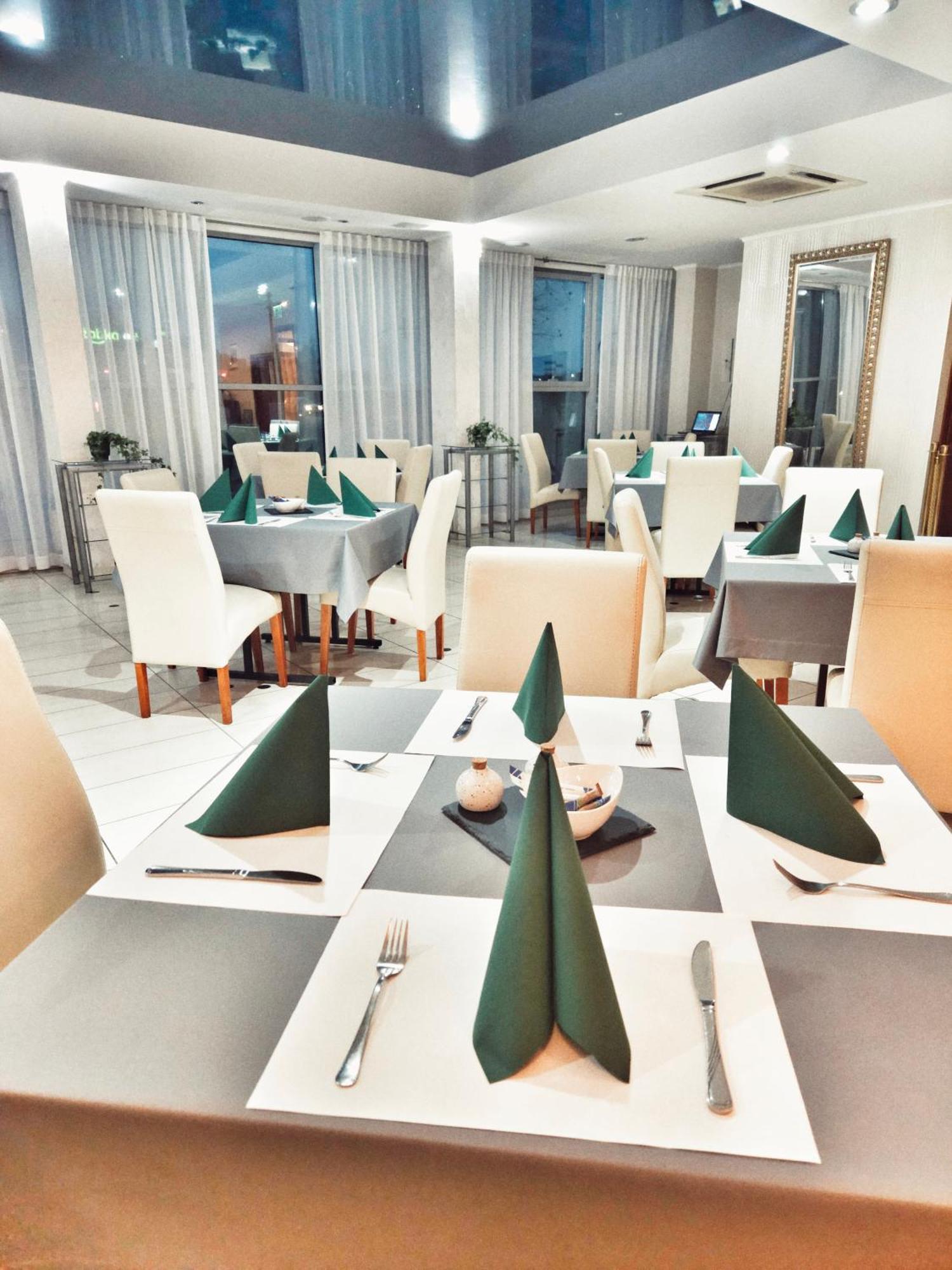 Hotel I Restauracja W Luboniu Eksteriør billede