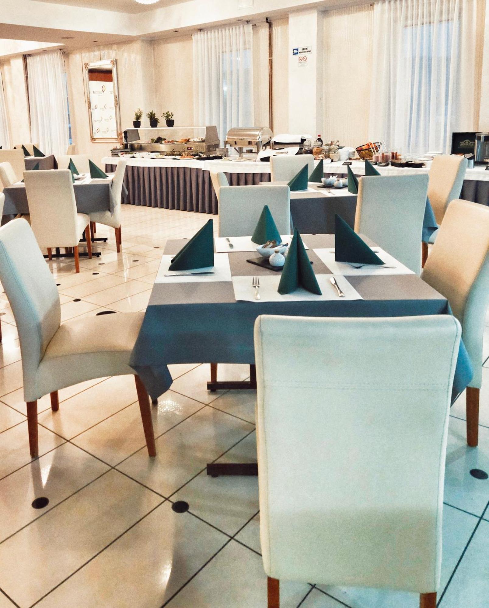 Hotel I Restauracja W Luboniu Eksteriør billede
