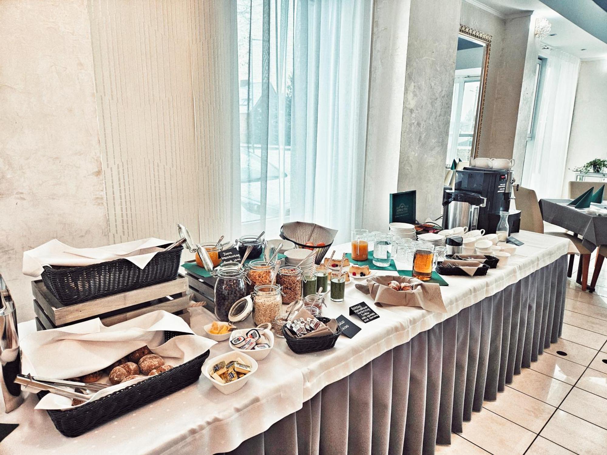 Hotel I Restauracja W Luboniu Eksteriør billede