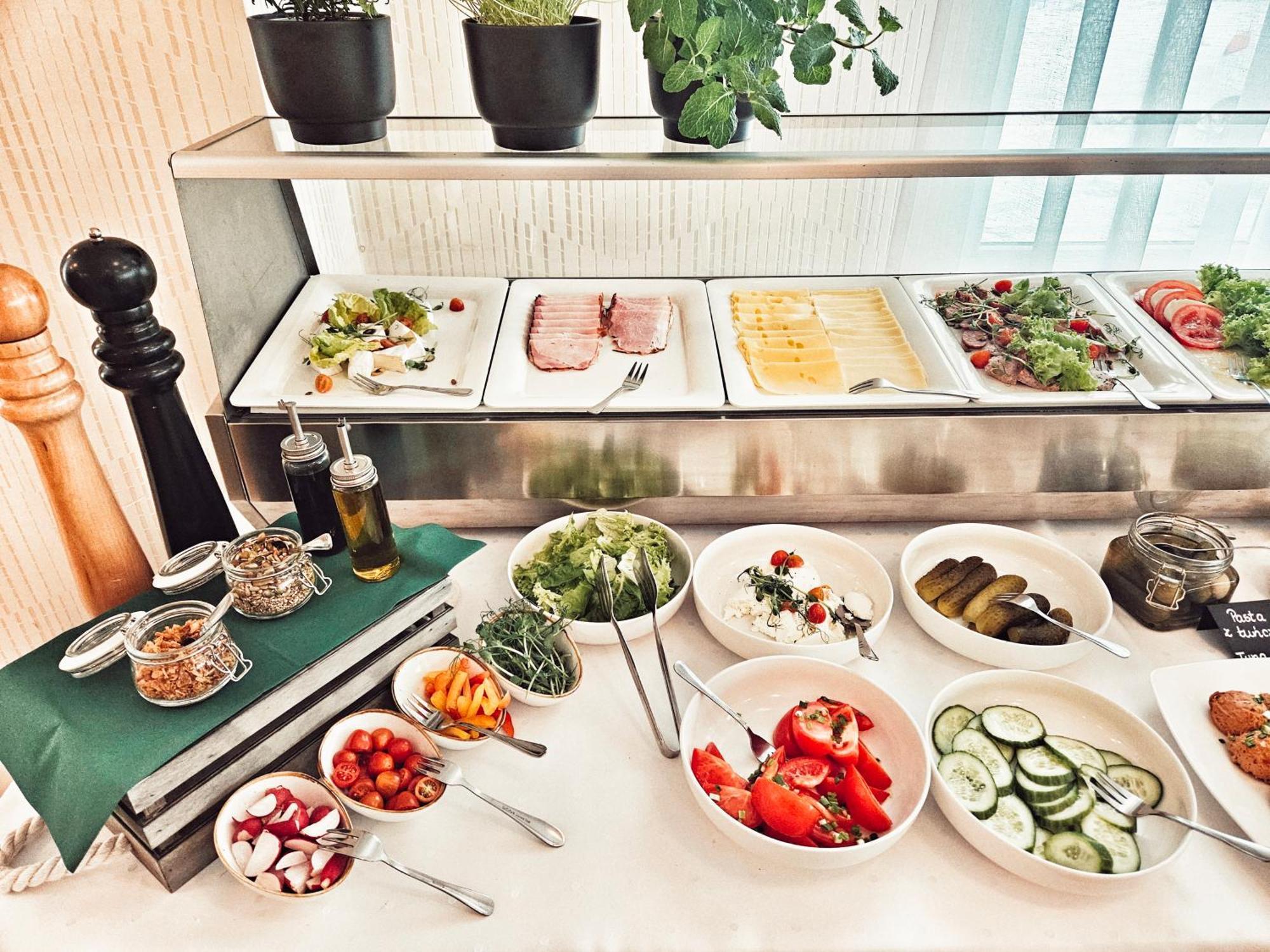 Hotel I Restauracja W Luboniu Eksteriør billede